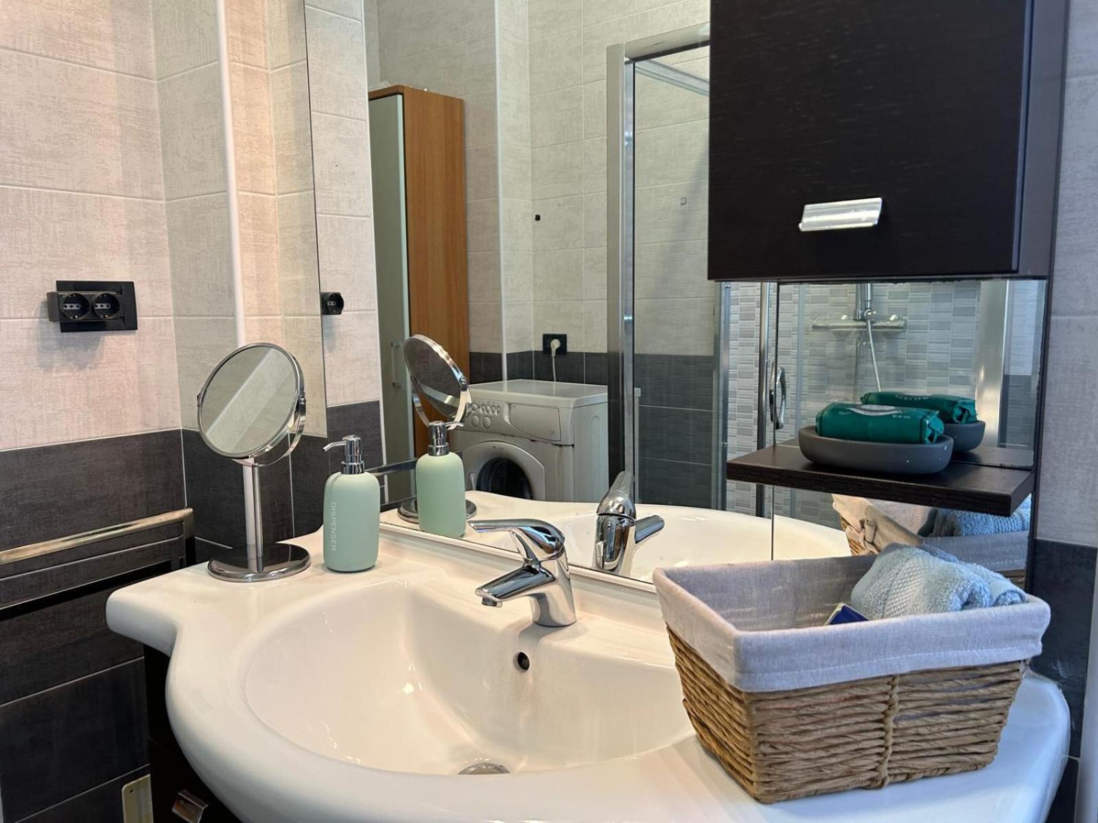 Your Home In Milan - Elegant & Comfortable Stay Bagian luar foto